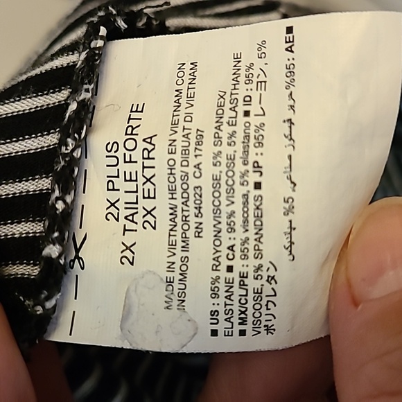 Old Navy Navy Striped Skirt - 1X - Picture 4 of 6